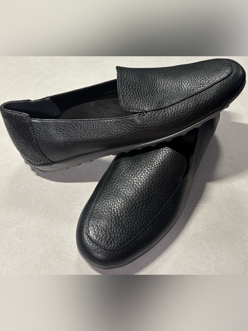 Vionic Elora Women's textured leather